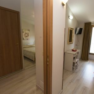 Camera tripla classica